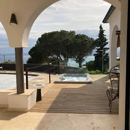 Casa De L'albada Bed & Breakfast