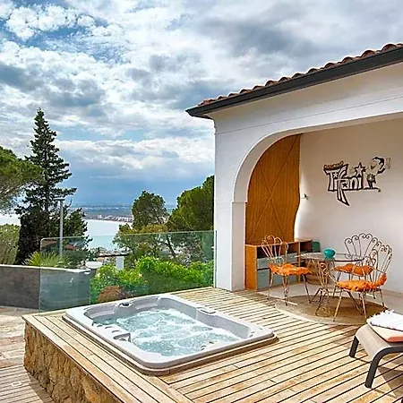 Casa De L'albada Bed & Breakfast