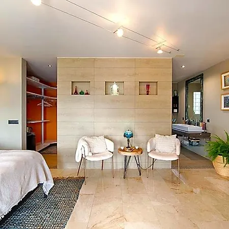 Casa De L'albada Bed & Breakfast