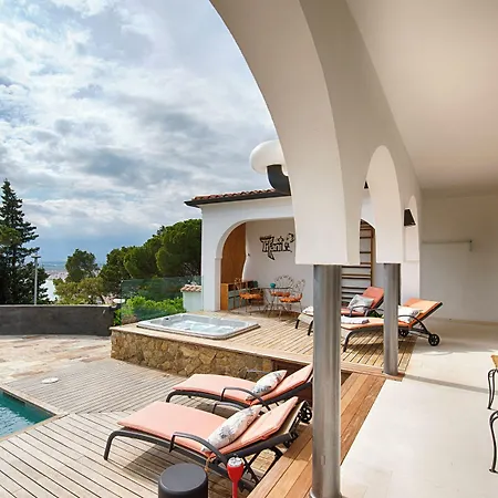 Casa De L'albada Bed & Breakfast 3*