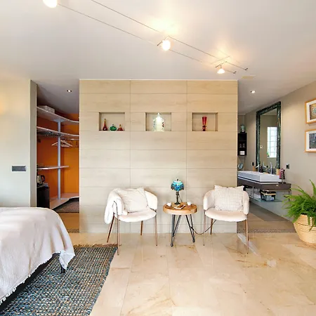 Bed & Breakfast Casa De L'albada 3*