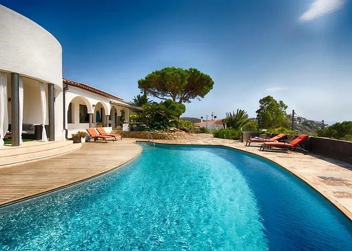 לינה וארוחת בוקר Casa De L'albada 3*