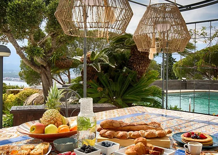 Casa De L'albada Bed & Breakfast Roses